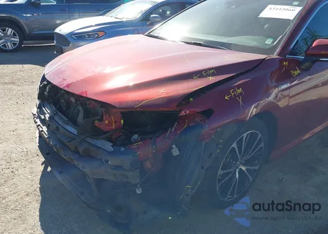 2020 Toyota Camry Xle Hybrid z USA, uszkodzony, nr VIN 4T1F31AK4LU016928